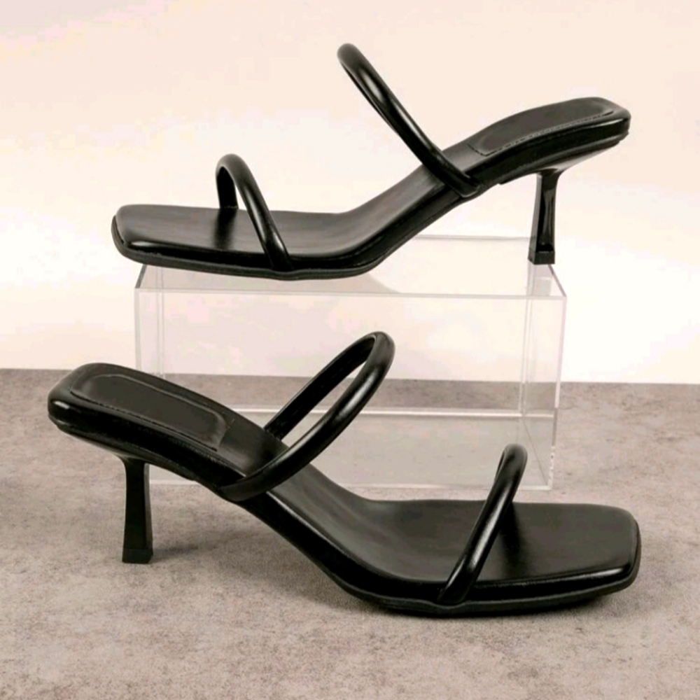 Black kitten heel Sandals